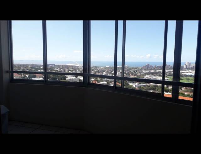 2 BEDROOM FLAT TO LET IN ESSENWOOD
